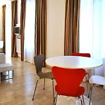 Bb Bocconi Lägenhetshotell Milano